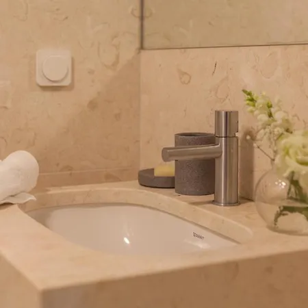 Flh Downtown Arammish Apartman *